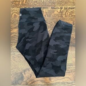 Lululemon black camo wunder under 25” size 4